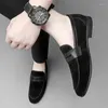 Scarpe casual marca di moda in pelle scamosciata leisure lefu walking woefer da uomo dal fondo piatto singolo 2024 guidando piccola pelle