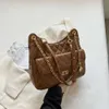 Степечные пакеты на плечах дизайнер Lingge Crossbody Sagced Вышитая нить кожаная сумка подмышки маленькая 2024 Новый популярный женский сингл 75% фабрика оптом