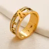 Luxurys -ontwerpers Ring Brief Letter Betrokkenheidsringen voor vrouwen Fashion Paar sieradenbrief Geschenk Gold Golverteerde ring Wedding Party Maat 6 7 8 9