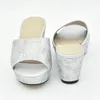 Chaussures habillées Arrivée élégante Crystal Shoe Designer Femmes Luxury 2024 Été Haute talon pour décorer de strass