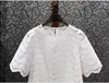 女性のブラウスコットントップ2024夏のファッションレディースoネック全体のホローエンプロディリー半袖カジュアルホワイトブラウス