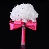 Kwiaty dekoracyjne bukiety ślubne na kryształowe różowe róże panny młodej ręka Holding Holding Artificial Koszy
