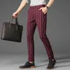 Herrenhosen Marke Herren Striped Casual Hosen Frühling komfortable Elastizitätsgeschäft Slim Straight British Modehose Black Khaki Wine Red D240425