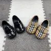 KVALITET Märke barnskor Första vandrare bekväma barn läderskor designer små pojkar flickor barn andas skor skor