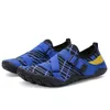 Slippers Bicolor Blue Sneakers For Man 2024 Sandales originales Chaussures de salle de bain Grands Flip Flops Sport Workout