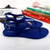 Lässige Schuhe Frauen Sandalen Sandalen Sommer Mode Peep Toe Jelly Flip Flops Schnalle Nicht rutsches flache Sandalen Frau Sandalia Feminina 2024 Strandrutschen