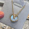 Designer Trend Amulet Necklace Girl Girl 18k Rose Gold Gold Giade Rossa Fritillaria Torta Rotonda Catena Nera Agata INS Ciondolo