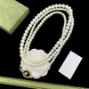 Designer hänge halsband mode dubbel bokstav diamant inlay chokers lyxiga kvinnor smycken pärla lång halsband för kvinnokedja bröllop och semestergåvor