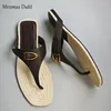 Sandalen 2024 Summer Mode vielseitige Clip Füße Flacher Boden Kühl ziehen Sie faule Hausschuhe für Frauen, die äußerlich nicht Slip Beach Schuhe tragen können