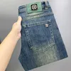 Jeans de diseñador para hombres nuevos jeans para hombres estirando de alta gama europeo de pierna recta estudiante juvenil Medusa largos pantalones de moda