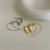 Stud Fashion Metal Silver Color Heart Line Orecchini a cerchio per donne semplici Orecchini d'amore geometrici liscio Regali di gioielli