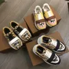 Populära barn sneakers snörning baby skor storlek 26-35 box skydd flickor skor fler färg skarv design pojkar skor 24 april