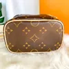 Womens Luxurys cosmetic Case Designer makeup bag Tote Brown flower handbag fashion Leather Clutch wash pouch Bag Shoulder strap Crossbody square make up lunch Bags