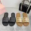 Stro Casual ShoeSliders Designer Sandale Summer Miui Brown Mens Gift Weave Woman Slipper Mule Buiten Pool Strand Flat Heel Luxe Slide Loafer Women Shoe Sandals