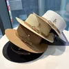 Wide Brim Hats Bucket Hats Summer Sun Hat Flat Top Womens Straw Hat New Metal R Letter Fashion Beach Sun Hat Womens Tourism Holiday Rowing Hat 240424