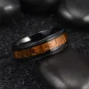 Bandas Moda 8mm Black Tungsten Anel de casamento para homens Mulheres Koa Wood Inclay Aço de aço Anéis