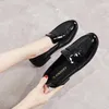 Sapatos casuais 34-40 Tamanho Glitter Black Pequeno couro sólido Coreano Student Slip em mocassins patenteado Brand chunky derby