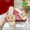 Designer Women Slides Sandals pantofole piatte Vlogo tagliate in pelle di vitello tacchi sandalo Flop Flip Slide Platinum Luxury Womens Scarpe Summer Slipper Clear