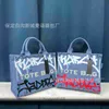 Designer Women's Mac Tote Bag Womens 2024 Ny utländsk stil Graffiti Bag Summer Trend Creative Messenger Shoulder