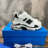 اثنان من أربطة الحذاء الثلاثي S Designer Dad Shoes Men Women Platform Sneakers واضحة وحيدة أسود أبيض أبيض أحمر رويال نيون المدربون الخضراء الرجل الحجم 35-46 مع صندوق