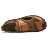 Botas 2024 sandálias de couro Men Sapatos de verão respiráveis Homem à prova d'água masculino ao ar livre sandálias antiskidas Sandals de sapatos ocos calçados