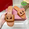 Designer Women Slides Sandals pantofole piatte Vlogo tagliate in pelle di vitello tacchi sandalo Flop Flip Slide Platinum Luxury Womens Scarpe Summer Slipper Clear