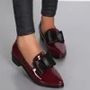 2023 mocassins femininos decoração de arco de ponta pontia ae sapatos lisos para mulheres patentear couro raso de boca diária Casual 240420