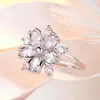 Bandringar Elegant Fashion Sakura Princess Engagement for Bride Jewelry Romantic Cherry Blossom Zircon Lady H240425