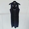 Grundläggande avslappnade klänningar Designer Brand High Version 24 Summer New M Family Stripe Sleeveless Slim Fit Sticke Dress Q8XB