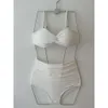 Badebekleidung leichter Luxus verdrehter Taschen Spezielle Stoff minimalistische Schultergurte Bikini hohe Taille bedecken Bauchgepackte Badebekleidung für Frauen