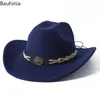 Breda brimhattar hink hattar bauhinia western cowboy hattar för män vintage tjurformade dekor kyrkan jazz hattar gentleman elegant cowgirl hattar y240425