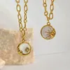 Colliers pendants Collier de coquille blanche exquise Soleil et lune Collier rétro Round Round en acier inoxydable Chaîne de bijoux pour femmes