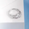 Кластерные кольца Damlisa Luxury 5cttw D Цвет Moissanite Три камня обручального кольца 925 Серебряное 18 -километровое золото.