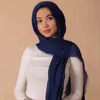 ヒジャーブイスラム教徒の女性コットンリネンクリンクルスカーフヒジャーブ新しいファッションプレーンソリッドショールスカーフD240425