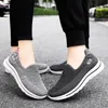 Summer Mesh Breattable Men's Shoes New Men's Thin Shoes Soft Sole Sports Fashion mångsidiga casual skor Trend