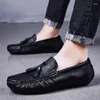 Chaussures décontractées 2024 Été Hollow Breathable Sof Sole Style Slip-On Le cuir de haute qualité Mode de luxe de haute qualité