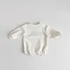 Rompers 2023 Baby Love Growidery Festa Primer Colore neonato bambino bambino Girn Girn a maniche lunghe Abbigliamento per bambini H240425