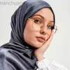 ヒジャーブファッションソリッドカラースカーフイスラム教徒のショールサテンプリーツヒジャーブイスラム教徒の女性ヘッドスカーフD240425