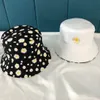 Caps Hats Korean Daisy Stickerei Eimer Hats Reversible Beach Panama Bob Caps Sommer doppelseitiger Baumwollsonne Fischerhut für Frauen Männer D240425