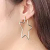 Boucles d'oreilles étalon 1 paire grand cerceau d'étoile pour les femmes couleurs argentées clip de mode femelle cadeau