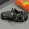 Sandalias de chipre de diseño de mujeres zapatillas de parís de alta calidad Tobogán de cuero con hebillas Sandalias de verano de verano de imitación bordada Tamaño 35-42