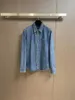Mäns avslappnade skjortor 2024 Vår/sommarkombination läder Cross Design Anpassad denimtyg av hög kvalitet mode mångsidig skjorta