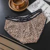 Panties pour femmes Sexe sous-vêtements imprimées léopard pour filles avec des sangles à la mode et pantalon triangle d'entrejambe en soie de glace 2024