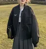 Tasarımcı Siyah Kırpılmış Ceket Kadınlar 2024 İlkbahar ve Sonbahar Yeni Büyük Boy Beyzbol Jersey Ceket Kargo Top