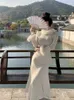 Casual klänningar kinesisk stil retro cheongsam qipao klänning långärmad päls krage vit smala midja elegant dam parti