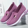 Chaussures décontractées Mesh Sneakers respirants Femmes Light Slip on Ladies Locks Choches Zapatillas Mujer 2024