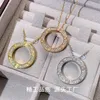 Designer originale Carter Collana Circle a pancake Diamond Full Diamond per la moda e la personalità del piccolo design unico con stelle di cielo ad alto senso della catena di ossa oro di alto senso