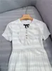 Självporträtt Summer Pure Color Ribbon Tie Bow Paneled Spetsklänning Vit Kort ärm Runda nack Knäslängd Casual Dresses G4A2315