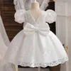 Baby Bow Birthday Sukienka księżniczka Elegancka dziewczyna haft kwiat z koraliki biały chrzest tutu suknia dla dzieci formalne imprezowe kostiumy 240412
