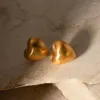 Kolczyki na stadium 18 -karatowe złoto plisowane naczyńce wolne ze stali nierdzewnej masywne serce szczotkowana mniejszość dla kobiet biżuteria do uszu